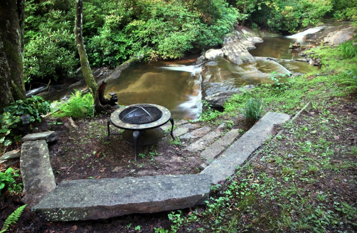 Romantic Getaway for Two Hidden in the Woods near Sapphire, North Carolina