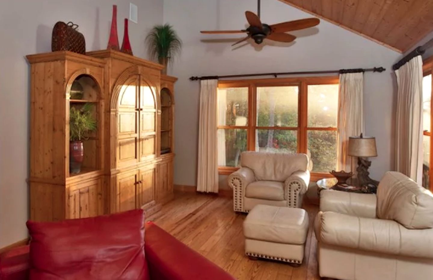 Stunning Cabin Surrounded by Waterfalls near Sapphire, North Carolina