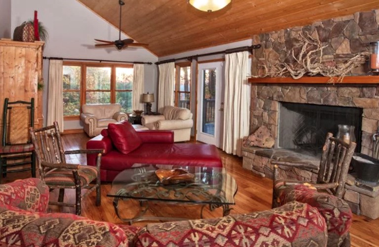 Cabins (Sapphire, North Carolina, United States)