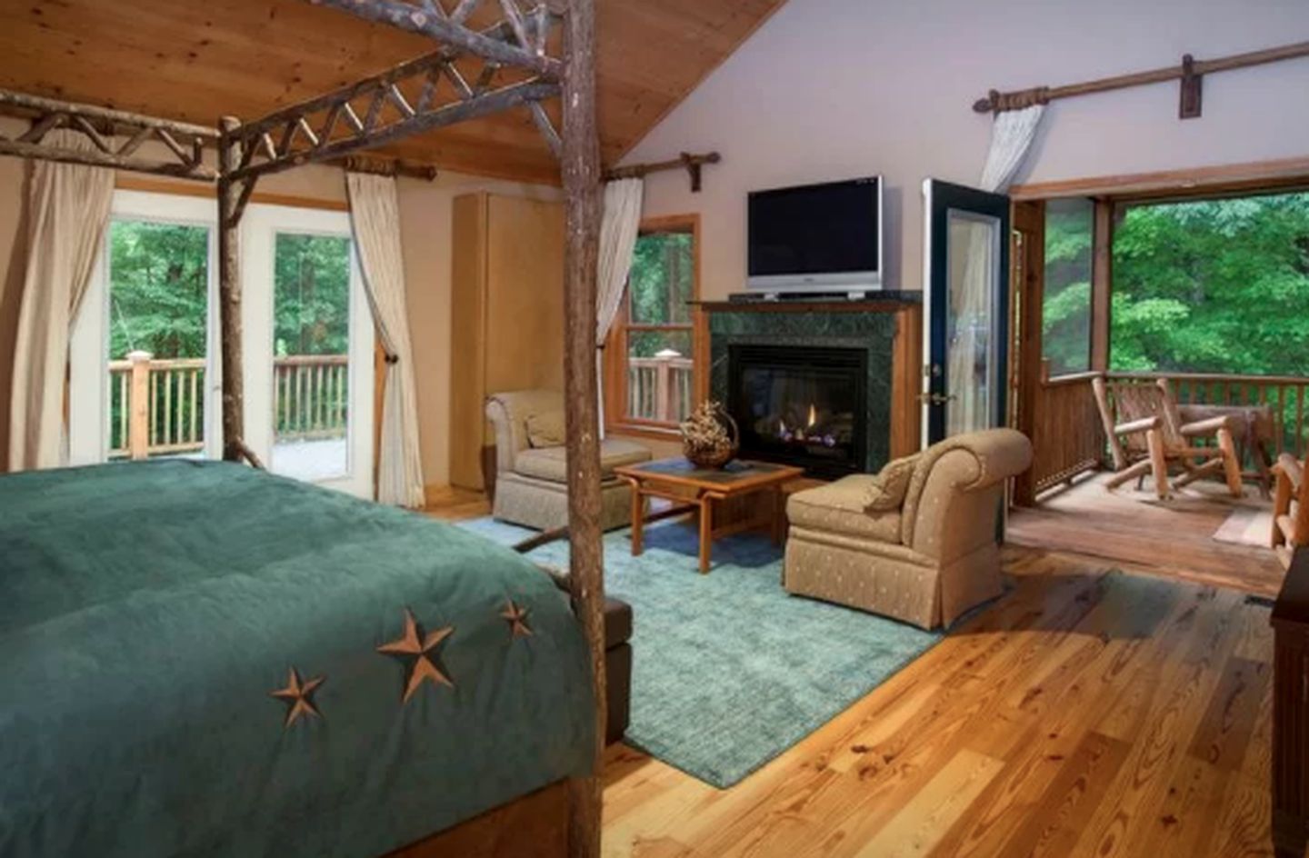 Stunning Cabin Surrounded by Waterfalls near Sapphire, North Carolina