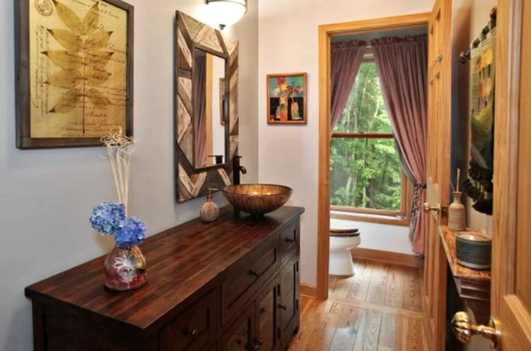 Cabins (Sapphire, North Carolina, United States)