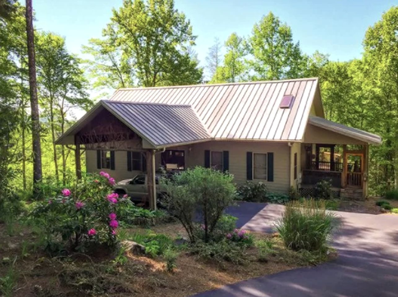 Cabins (Sapphire, North Carolina, United States)