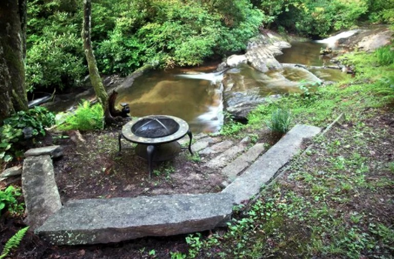 Cabins (Sapphire, North Carolina, United States)