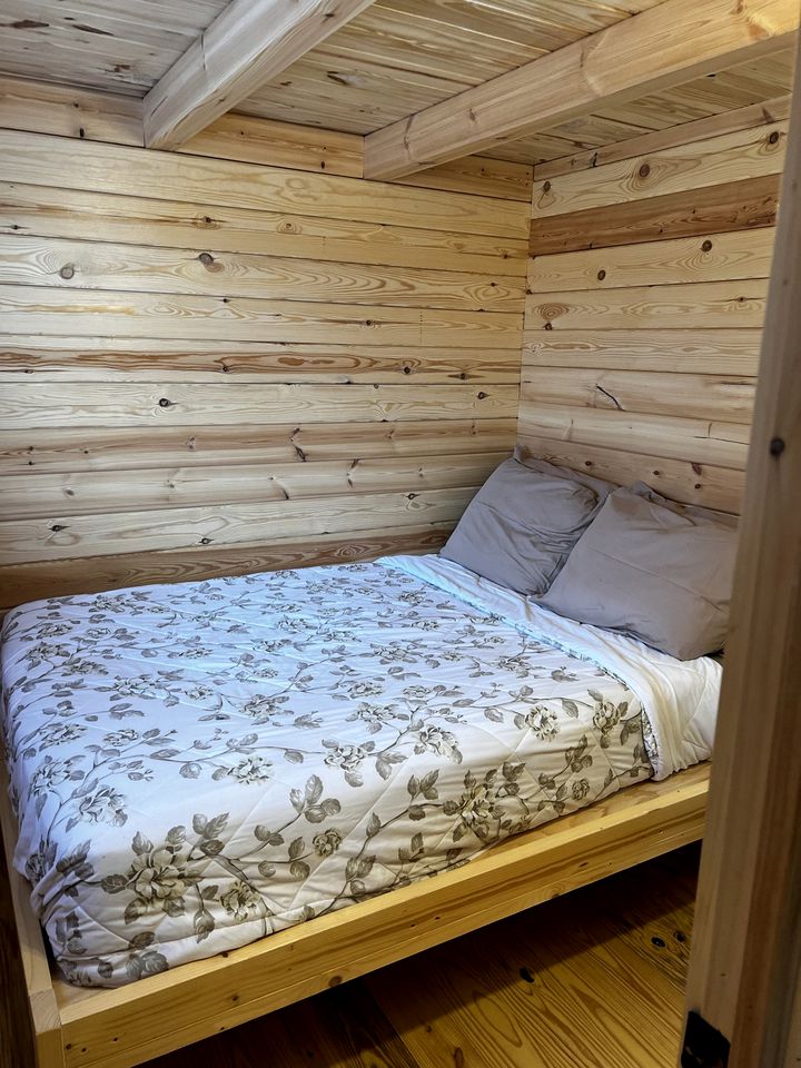 Lakeside Glamping Cabin for a Pet-Friendly Nature Escape near Lake Sebago