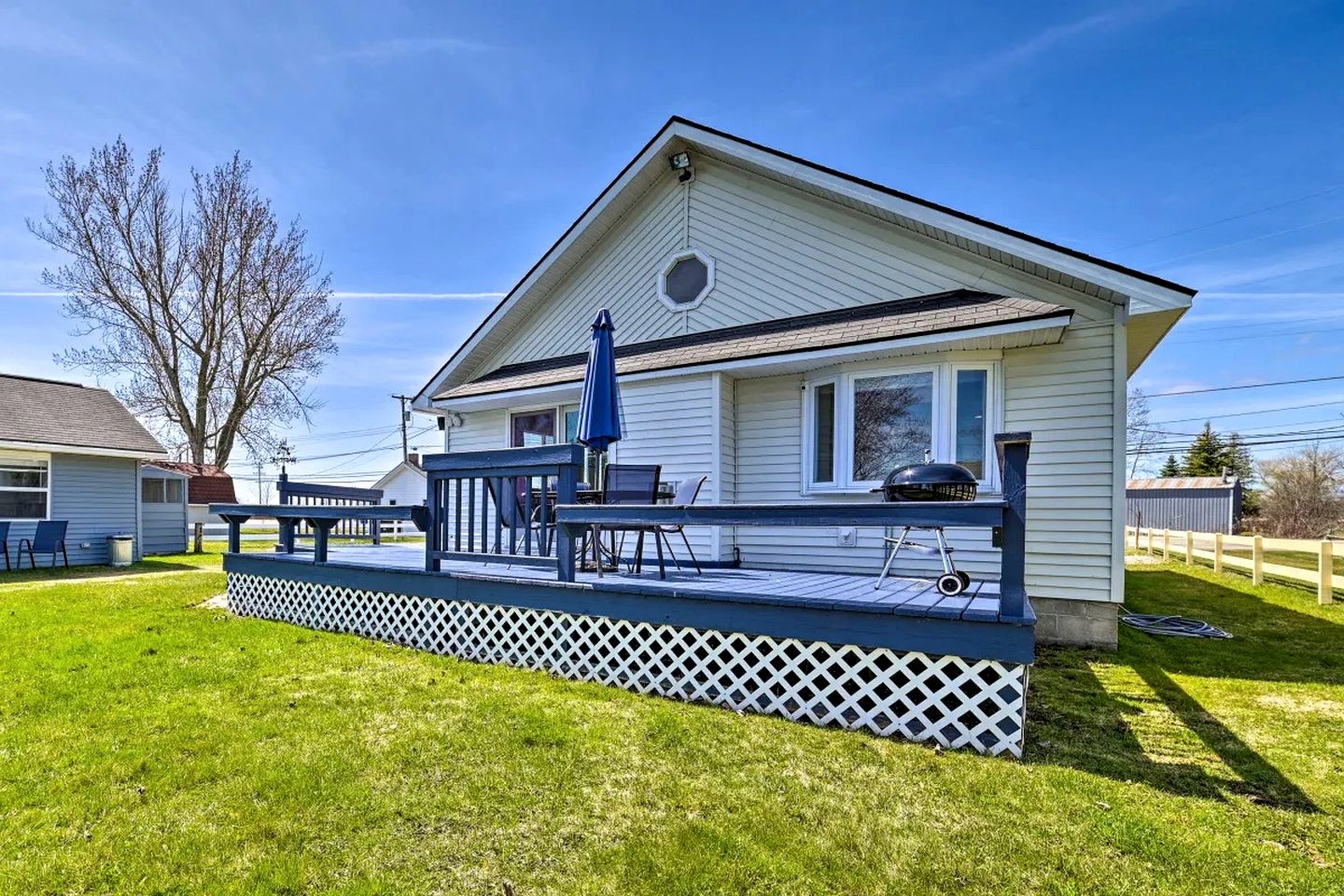 Lakefront Retreat with Dock Access & Kayak Adventures in Houghton Lake, Michigan