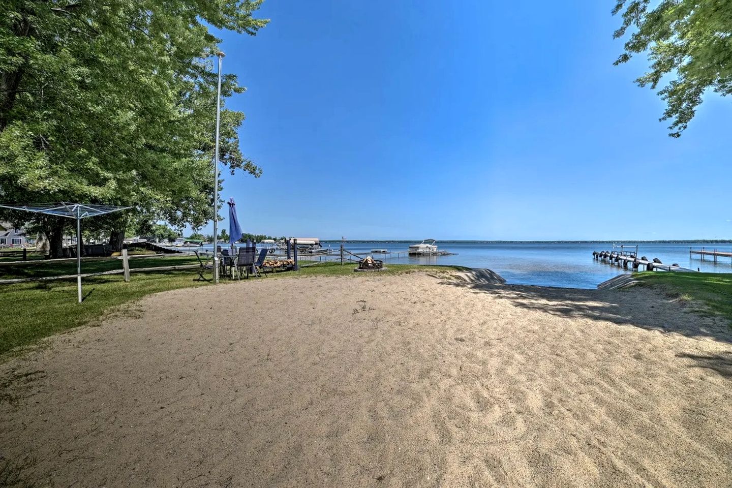 Lakefront Retreat with Dock Access & Kayak Adventures in Houghton Lake, Michigan