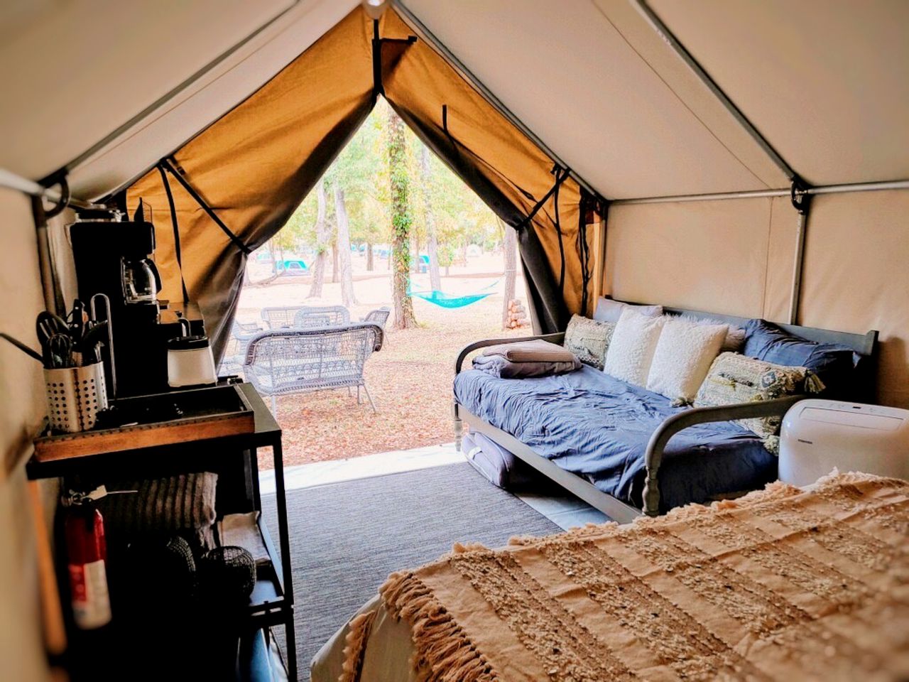 A Relaxing Glamping Getaway: Tranquil Safari Tent on the San Marcos River near Kingsbury, Texas