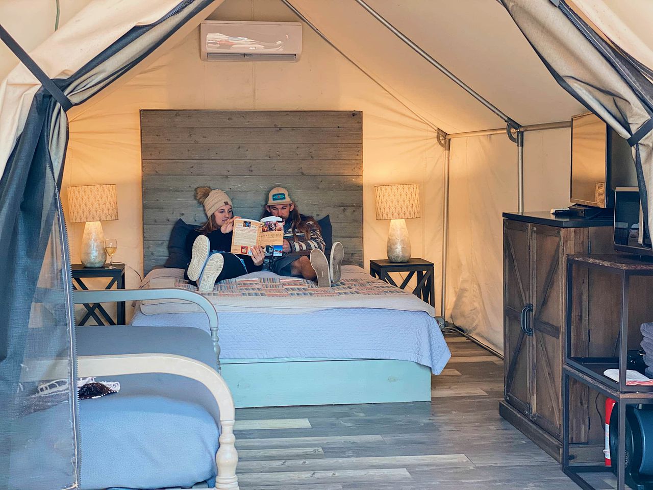 A Relaxing Glamping Getaway: Tranquil Safari Tent on the San Marcos River near Kingsbury, Texas