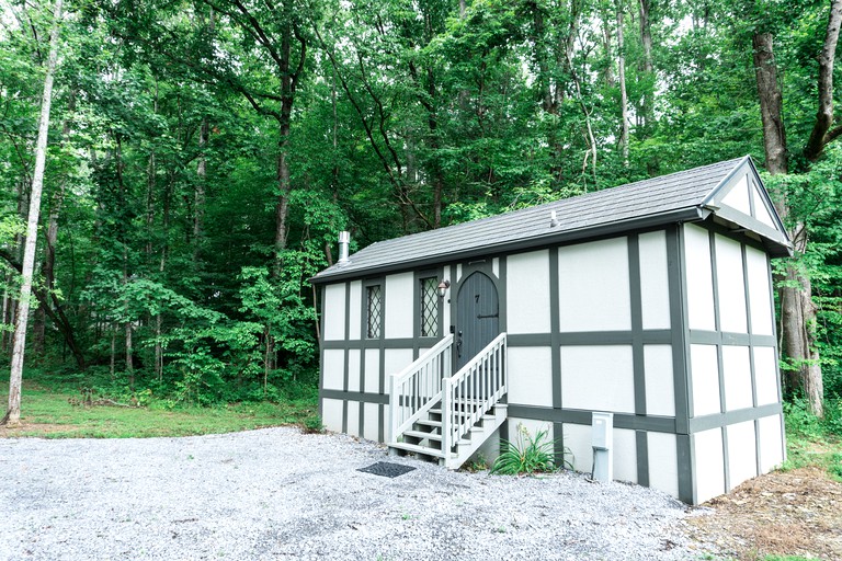 Sevierville Getaway: Tiny House Glamping Delight for Wonderful Escapes to Nature