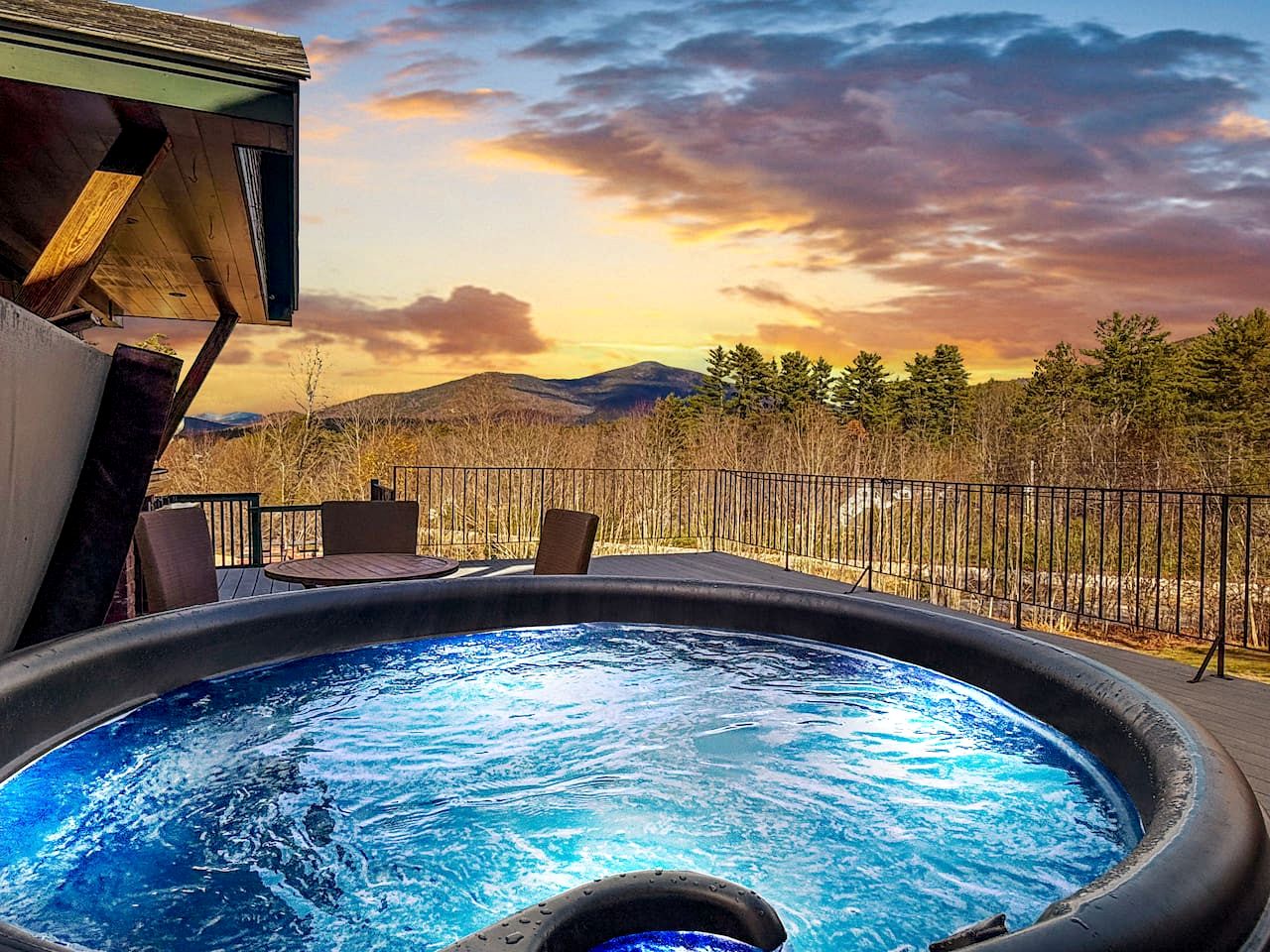 Breathtaking Mountain Views, Hot Tub & Pool Access in North Conway, New Hampshire