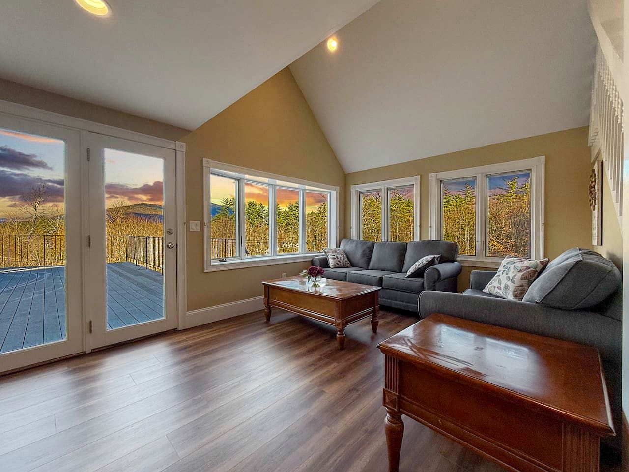 Breathtaking Mountain Views, Hot Tub & Pool Access in North Conway, New Hampshire