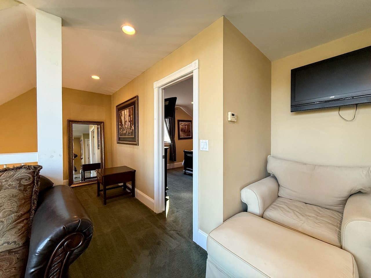 Breathtaking Mountain Views, Hot Tub & Pool Access in North Conway, New Hampshire