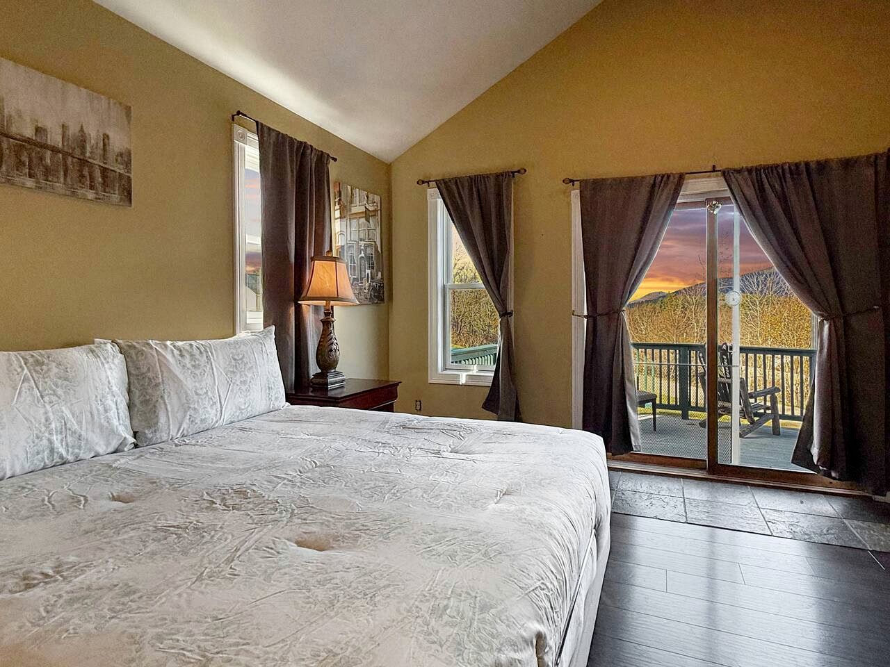 Breathtaking Mountain Views, Hot Tub & Pool Access in North Conway, New Hampshire