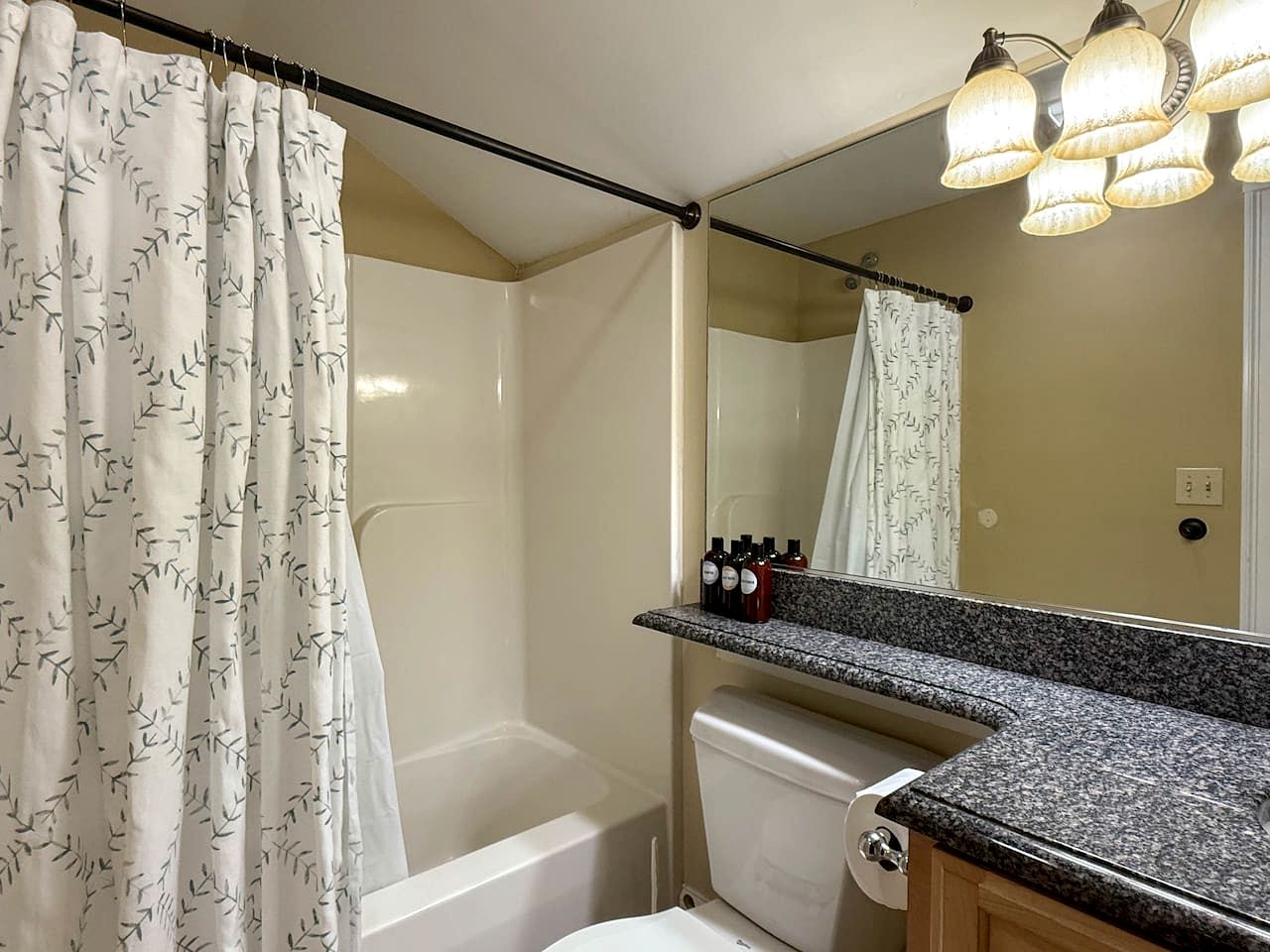 Breathtaking Mountain Views, Hot Tub & Pool Access in North Conway, New Hampshire