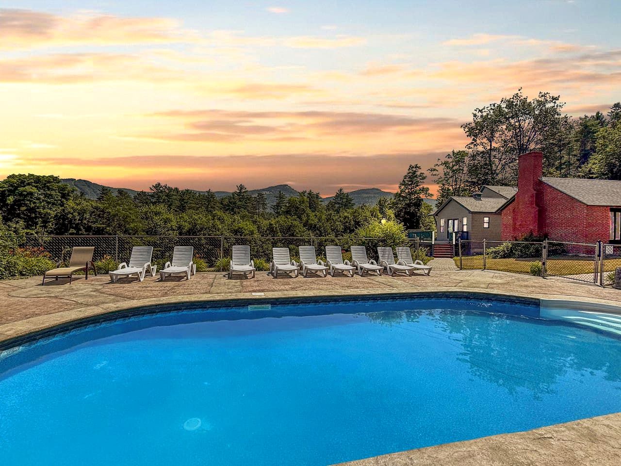 Breathtaking Mountain Views, Hot Tub & Pool Access in North Conway, New Hampshire