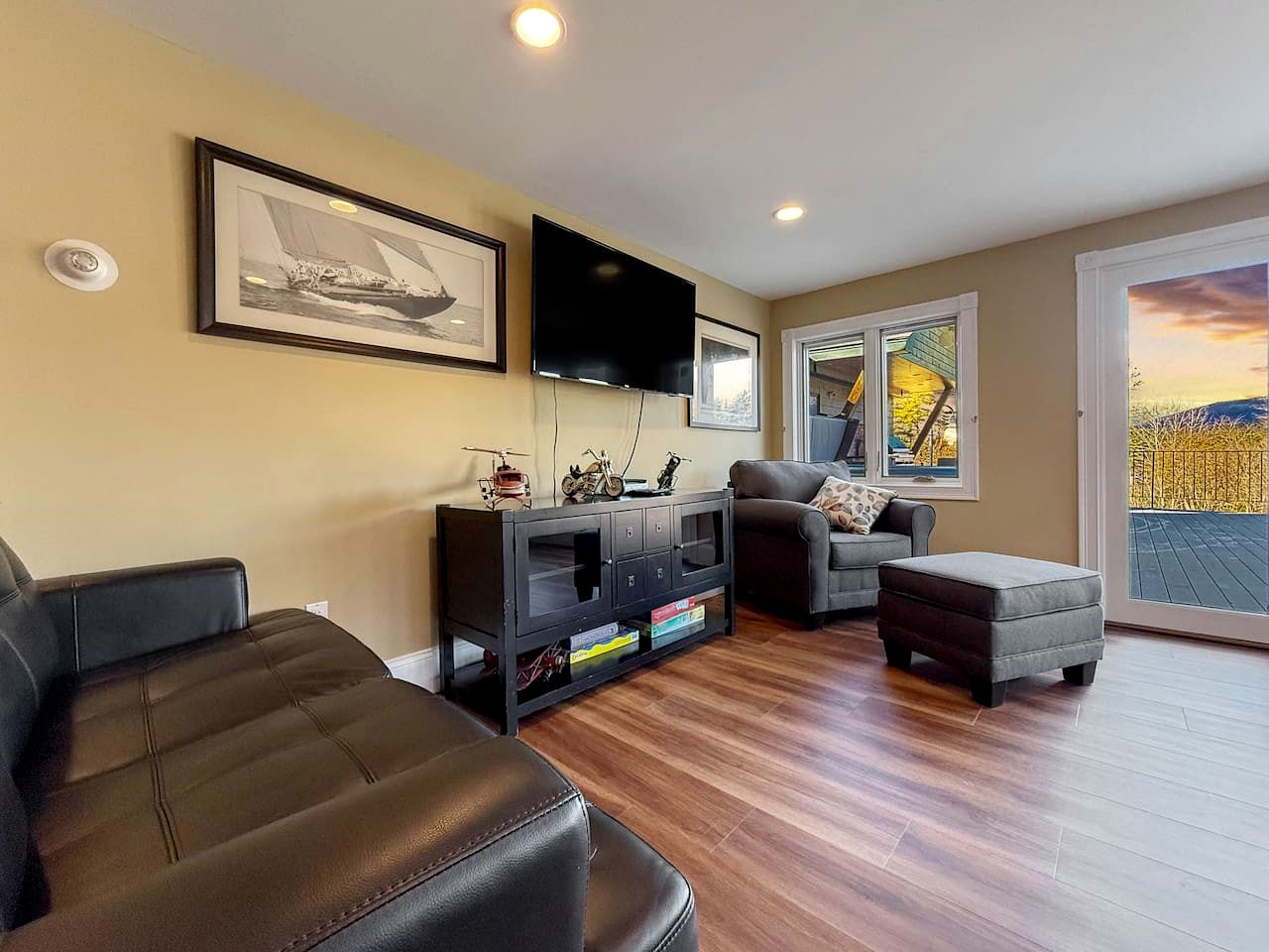 Breathtaking Mountain Views, Hot Tub & Pool Access in North Conway, New Hampshire