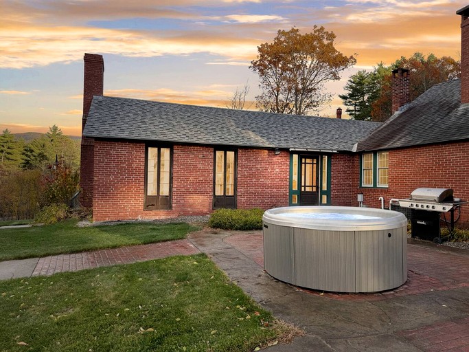 Charming Brick Retreat with Hot Tub & Mountain Views in Conway, New Hampshire