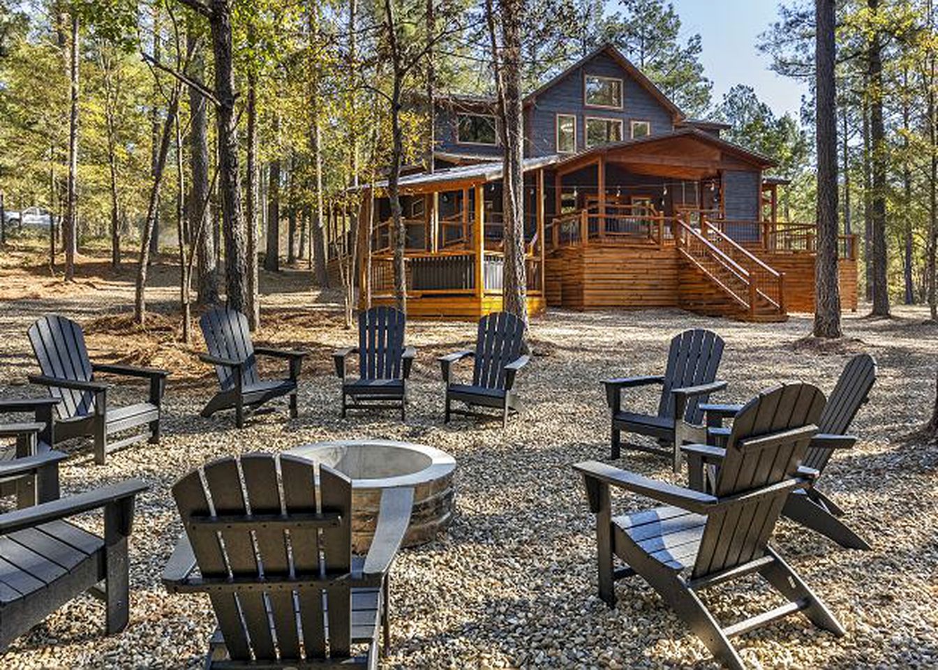 Fantastic Cabin Rental with a Hot Tub in Hochatown, Oklahoma - Ideal for a Family Glamping Retreat near Broken Bow Lake