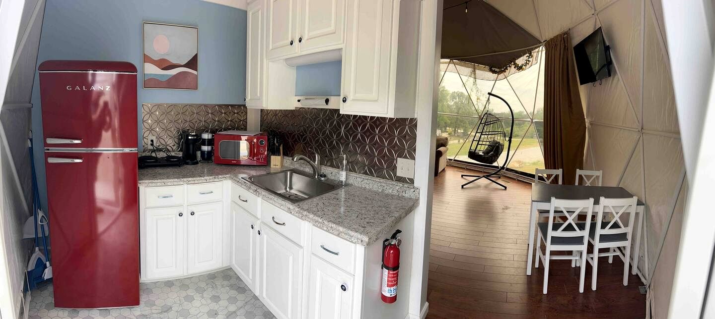 Outstanding Luminous Dome Fully Equipped with Interior Bath in South Carolina