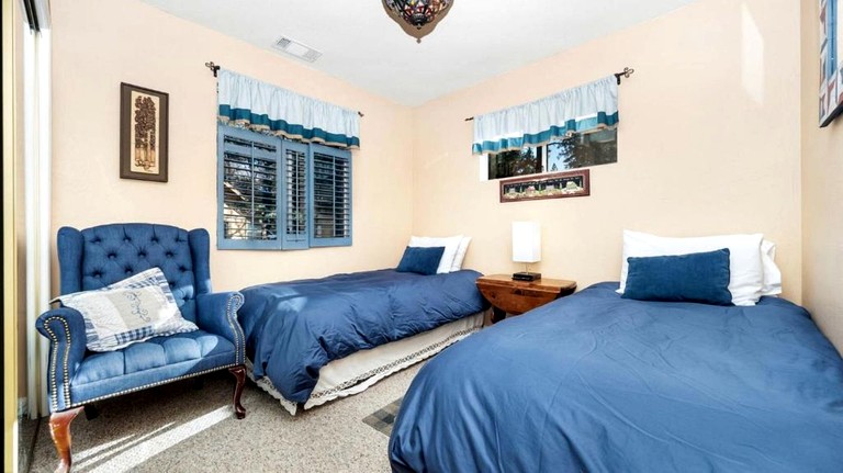 Charming Cabin for Winter and Water Sports Fans Near Big Bear Lake, California | Cabins (Arrowbear Lake, California, United States of America)