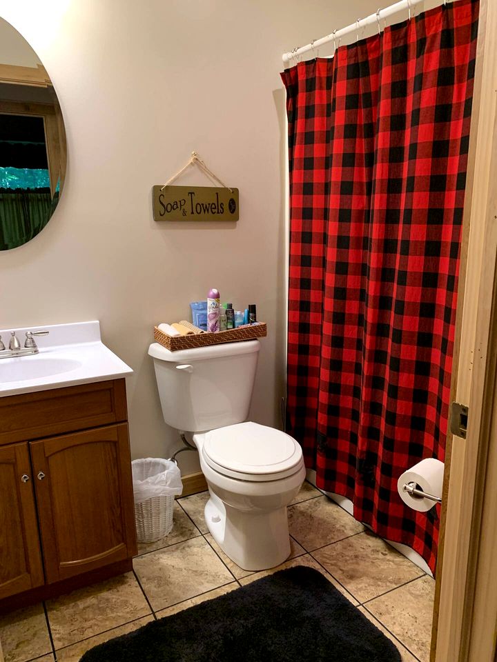 Cozy Three-Bedroom Cabin Near The Salmon River in Altmar, New York