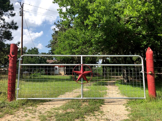 Cabins (Bandera, Texas, United States)