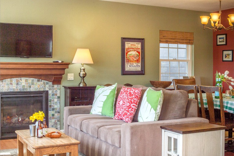 Cottages (Dillon Beach, California, United States)