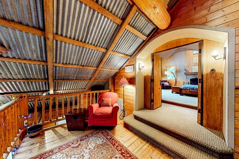 Immaculate Cabin Rental with a Hot Tub next to Lake Pend Oreille in Bonner County, Idaho | Cabins (Sagle, Idaho, United States of America)