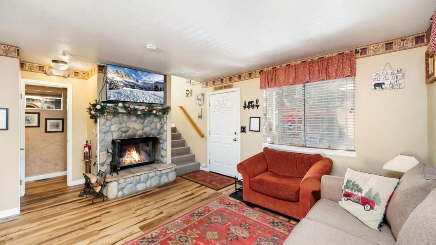 Charming Cabin for Winter and Water Sports Fans Near Big Bear Lake, California