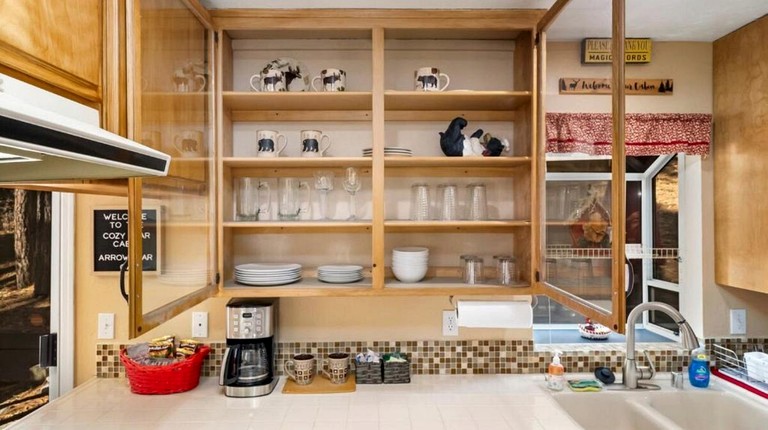 Charming Cabin for Winter and Water Sports Fans Near Big Bear Lake, California | Cabins (Arrowbear Lake, California, United States of America)