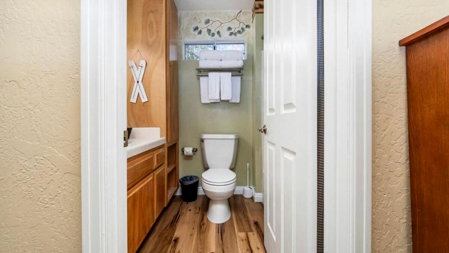 Charming Cabin for Winter and Water Sports Fans Near Big Bear Lake, California