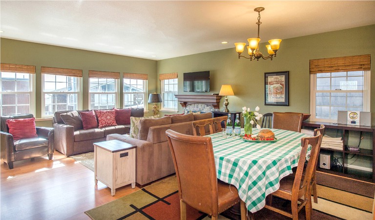 Cottages (Dillon Beach, California, United States)