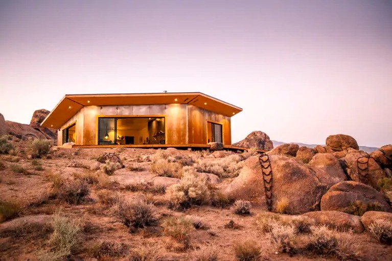 Lone Pine cabin's exterior