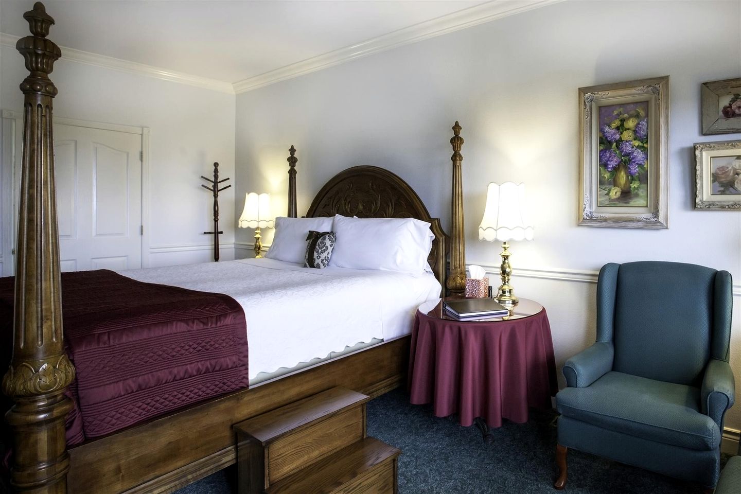 Beautifully-Decorated Suite Rental a Private Hot Tub near Hurricane Ridge, Washington