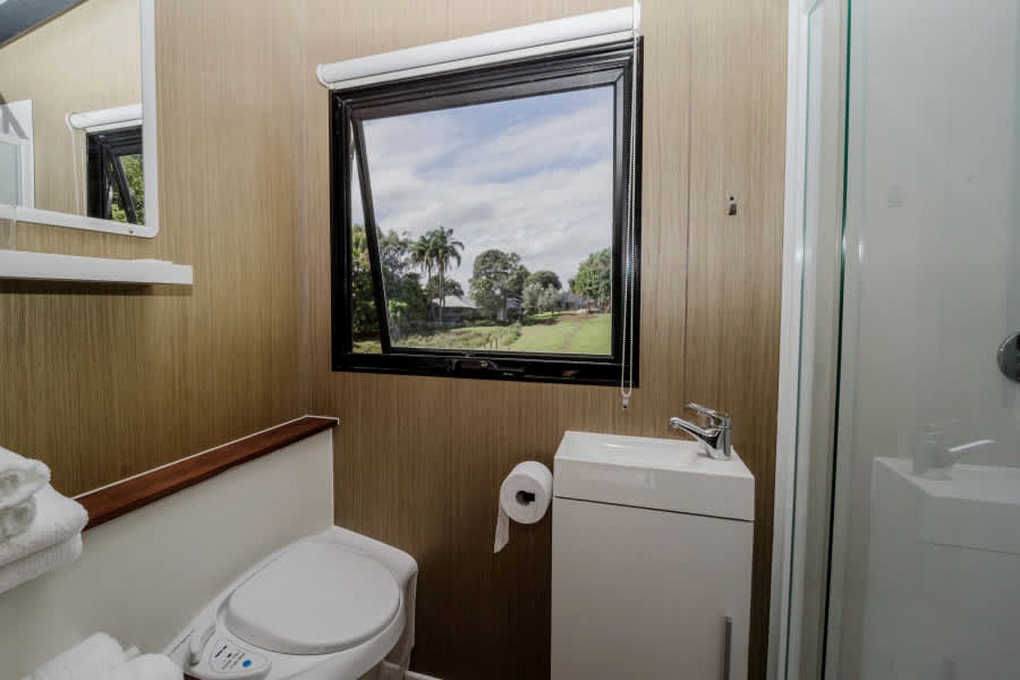Secluded Tiny House Stay on Macadamia Plantation near Byron Bay, NSW