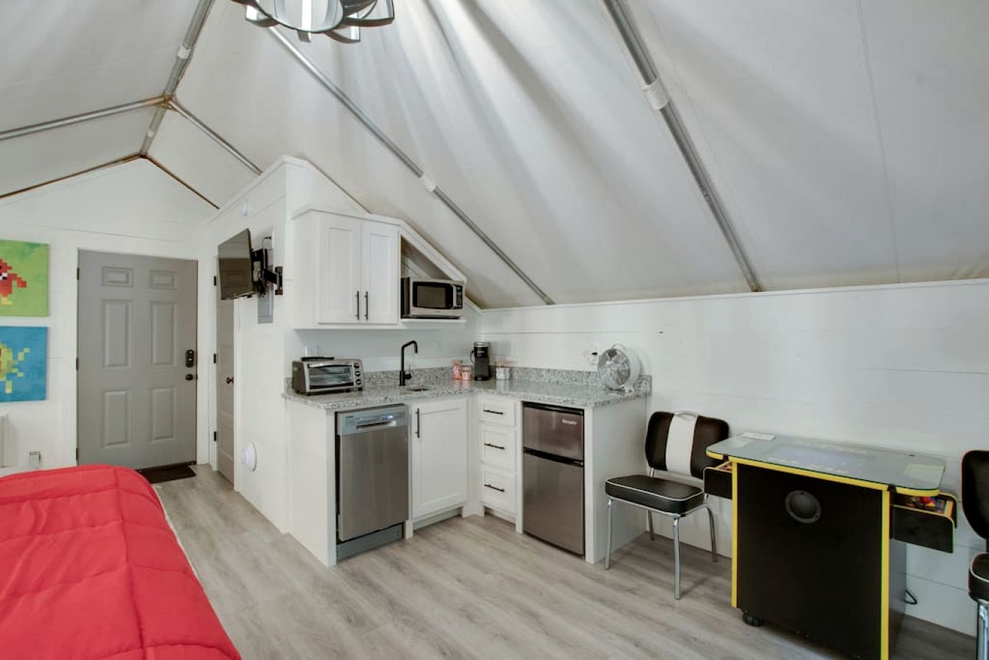 Lovely Glamping Tent with Amazing Equipped Indoor and Outdoor in Alabama