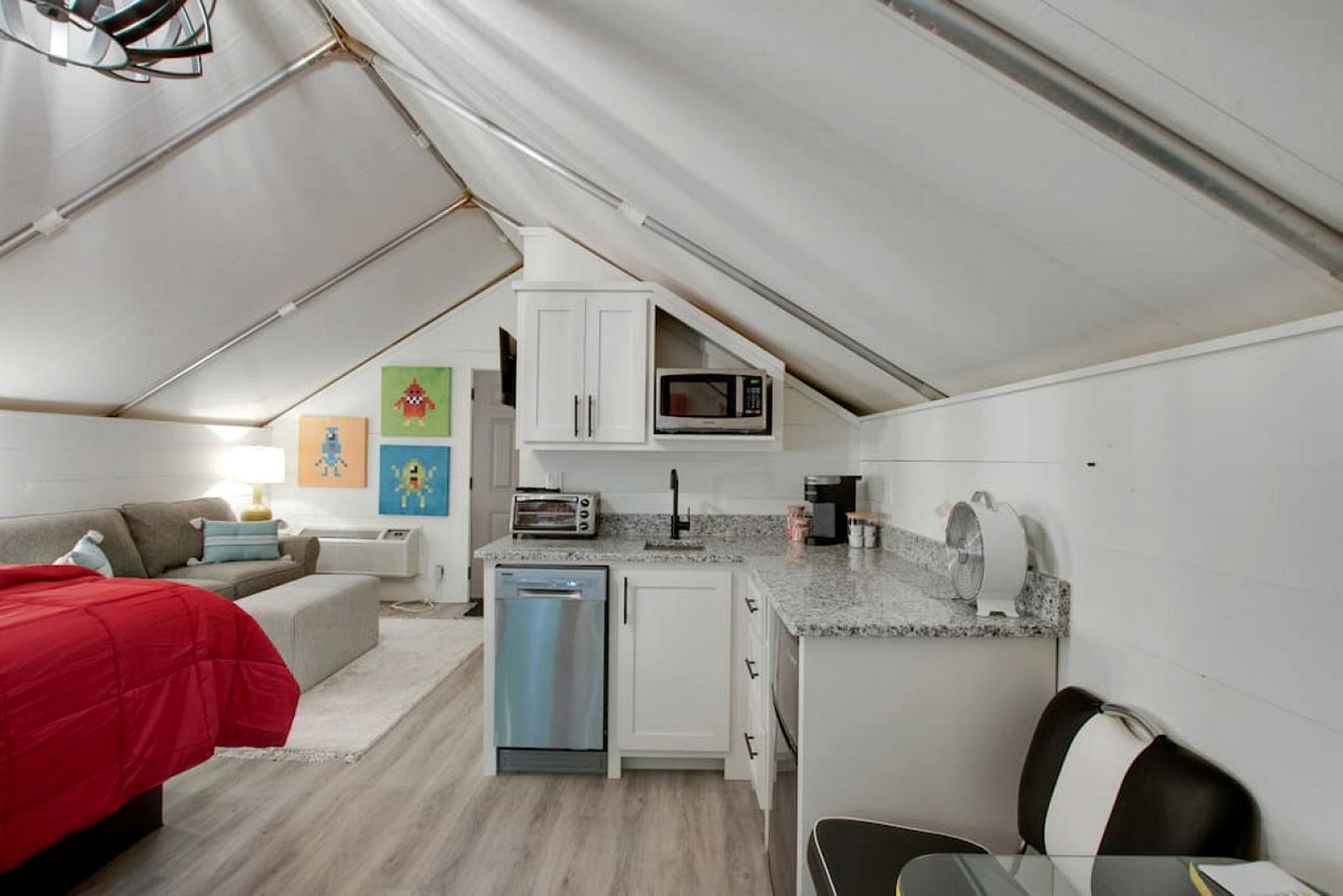 Lovely Glamping Tent with Amazing Equipped Indoor and Outdoor in Alabama