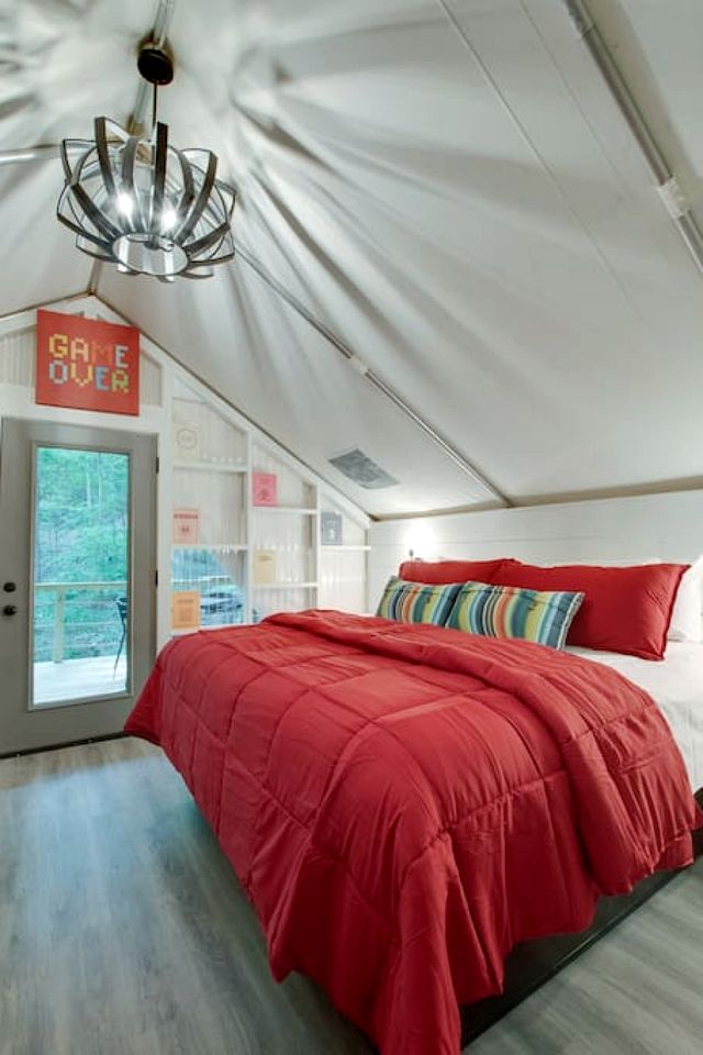 Lovely Glamping Tent with Amazing Equipped Indoor and Outdoor in Alabama