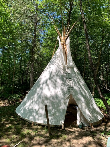 Tipis (Saint-Calixte, Quebec, Canada)