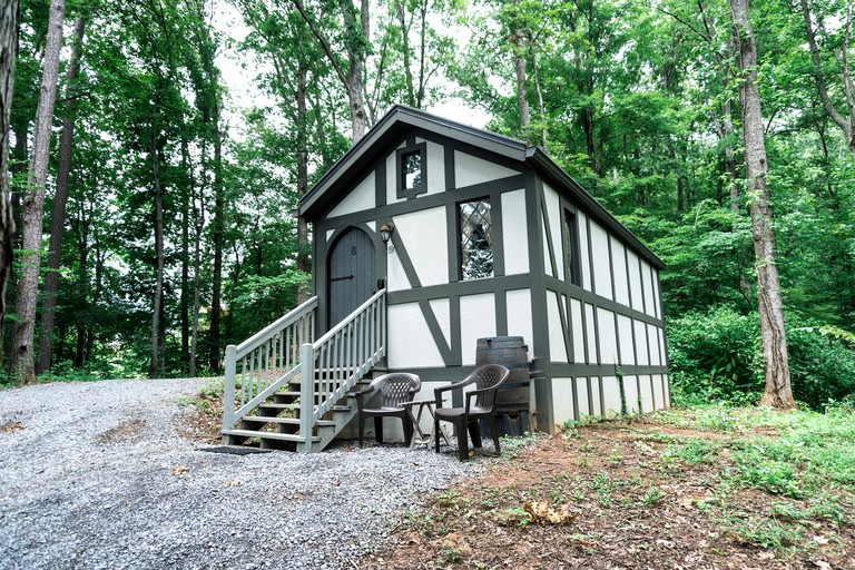 Sevierville Tiny House Rental - Perfect for Glamping Escapes to Nature in Tennessee