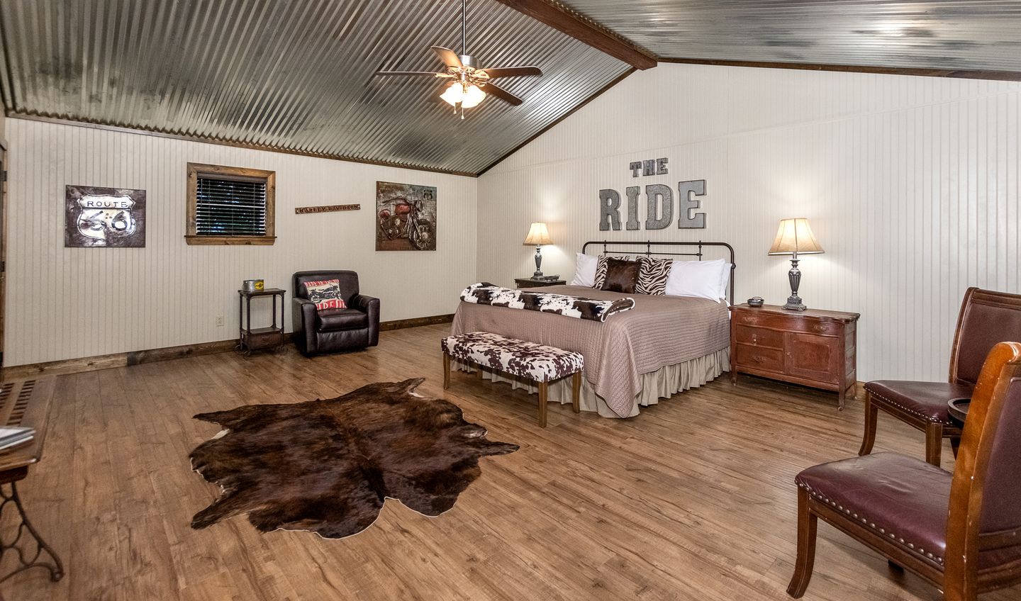 Charming King Cottage with Porch Swing & River Trail Access near Texas Wine Collective – Fredericksburg, TX