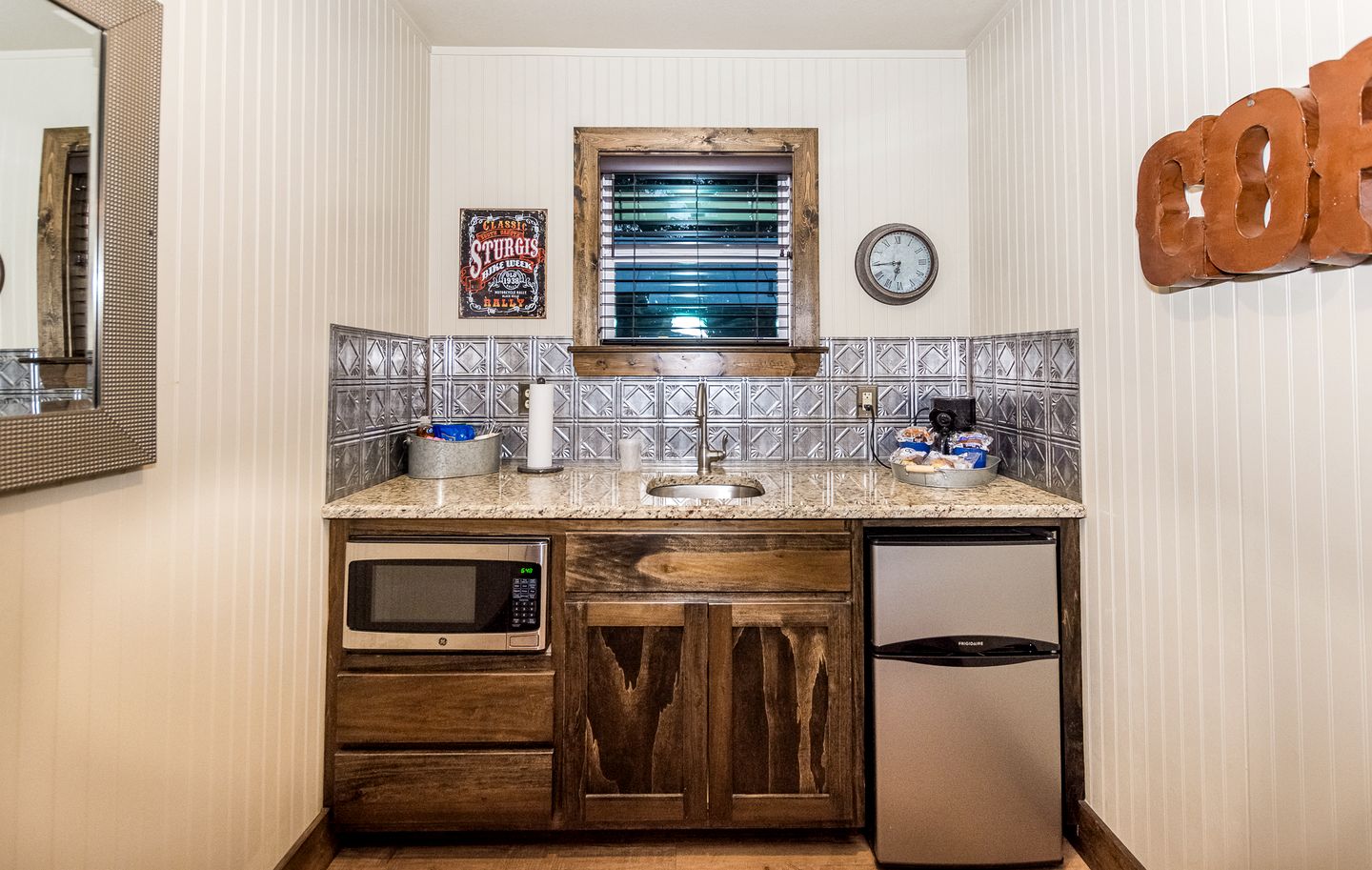 Charming King Cottage with Porch Swing & River Trail Access near Texas Wine Collective – Fredericksburg, TX