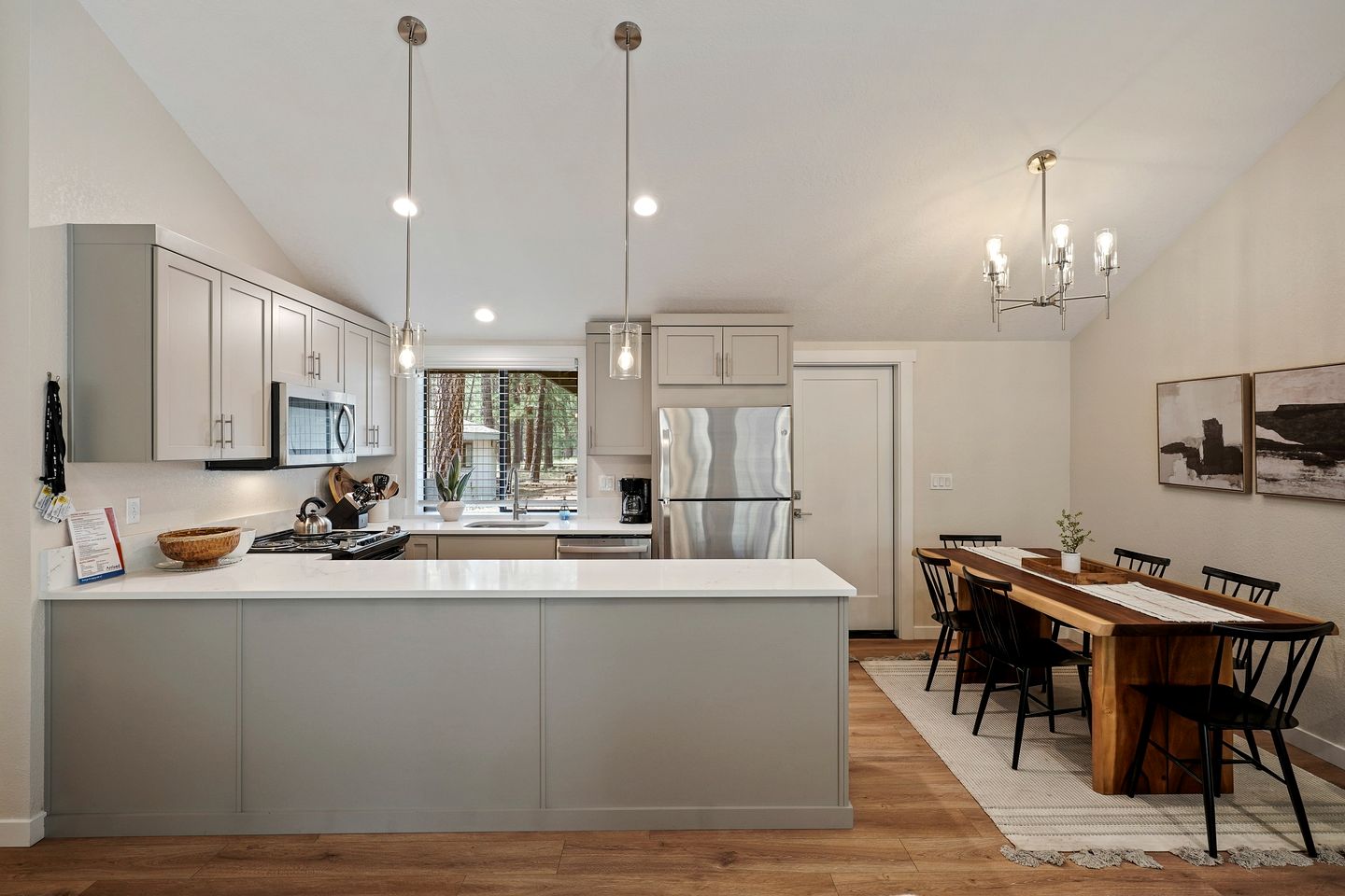 Family and Pet Friendly Cabin with Hot-Tub in Oregon