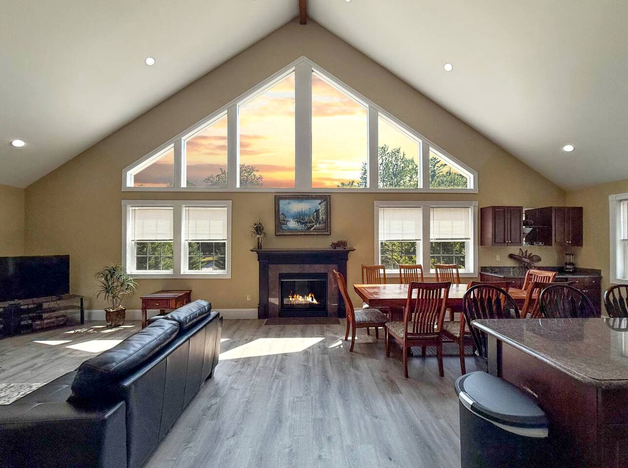 Luxury North Conway Retreat with Hot Tub & Fireplace near Downtown Dining and Scenic Mountain Views in New Hampshire