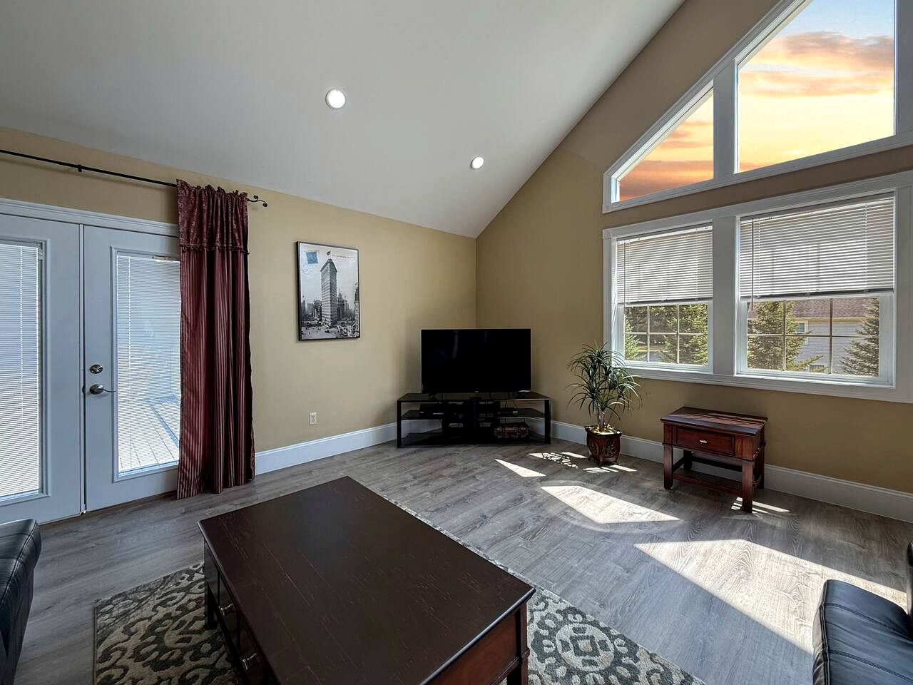 Luxury North Conway Retreat with Hot Tub & Fireplace near Downtown Dining and Scenic Mountain Views in New Hampshire