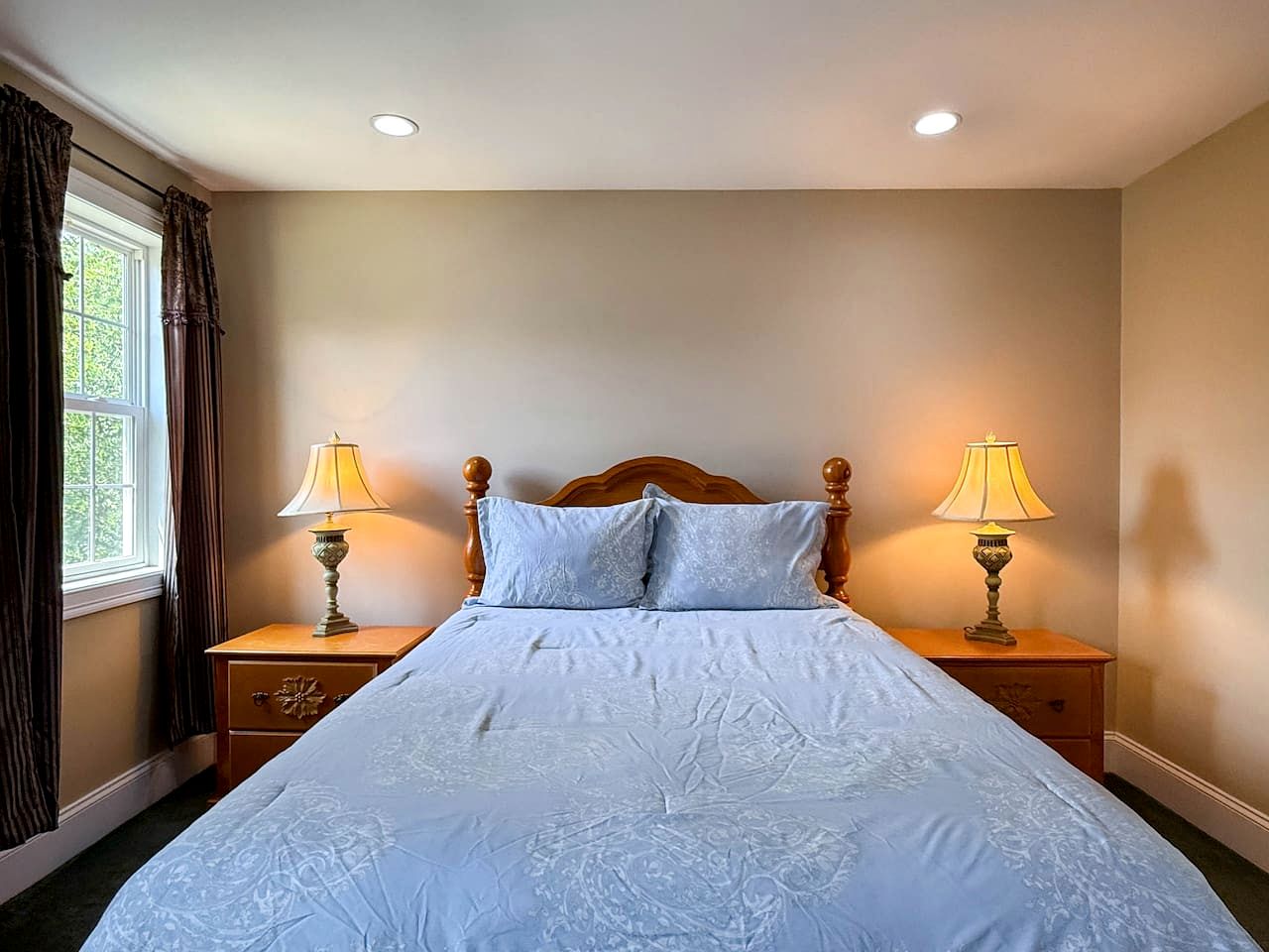 Luxury North Conway Retreat with Hot Tub & Fireplace near Downtown Dining and Scenic Mountain Views in New Hampshire