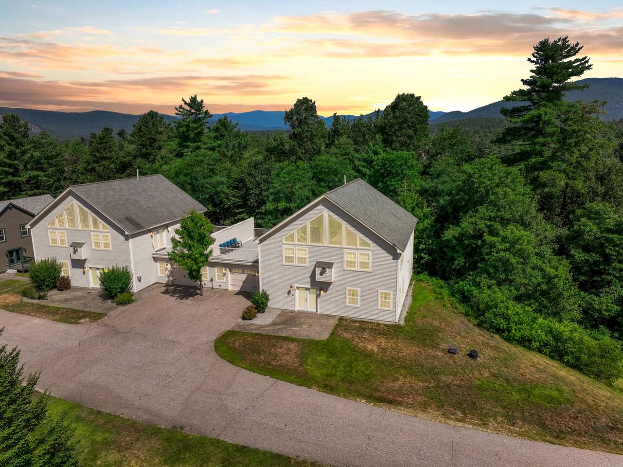 Luxury North Conway Retreat with Hot Tub & Fireplace near Downtown Dining and Scenic Mountain Views in New Hampshire