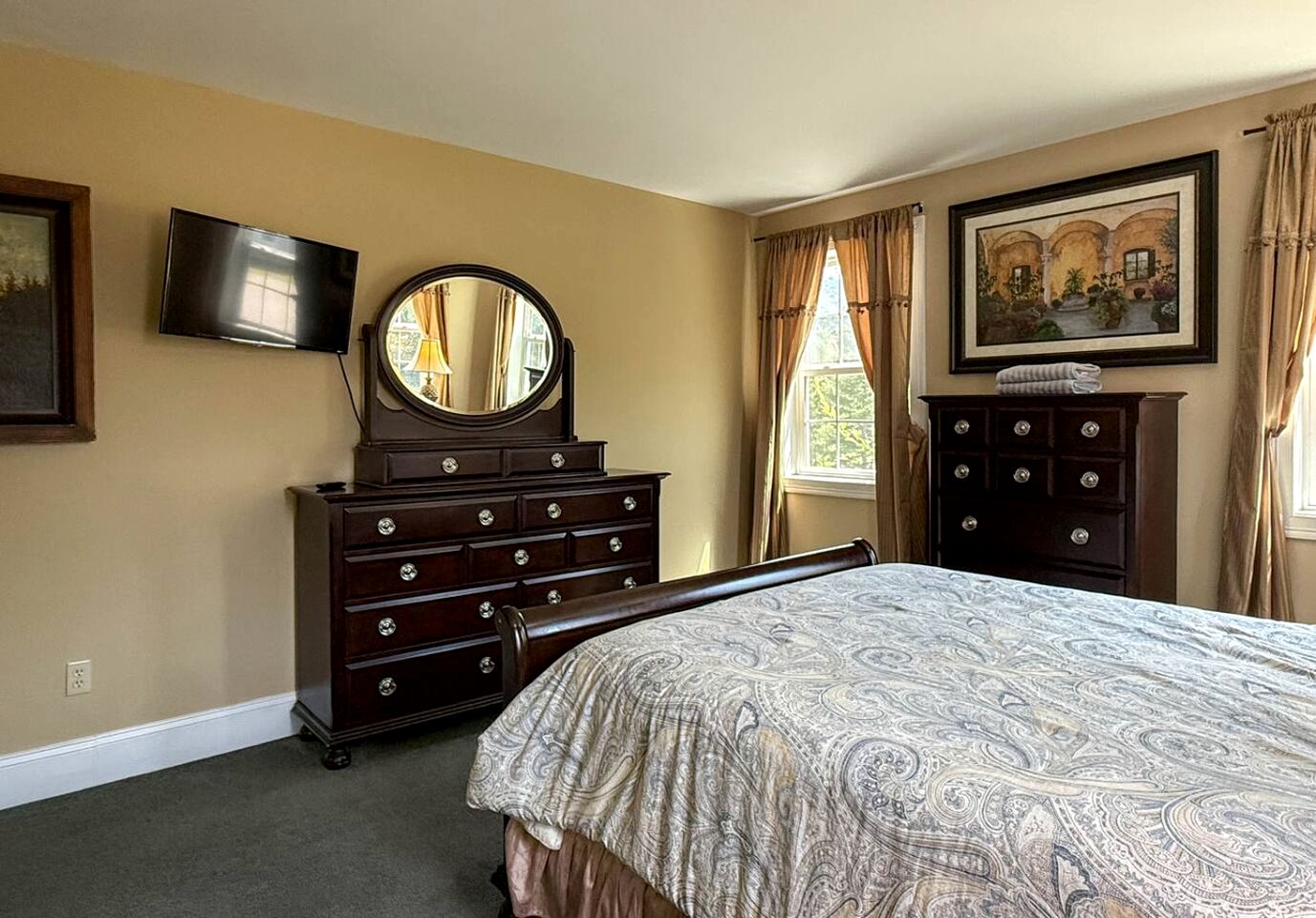 Luxury North Conway Retreat with Hot Tub & Fireplace near Downtown Dining and Scenic Mountain Views in New Hampshire