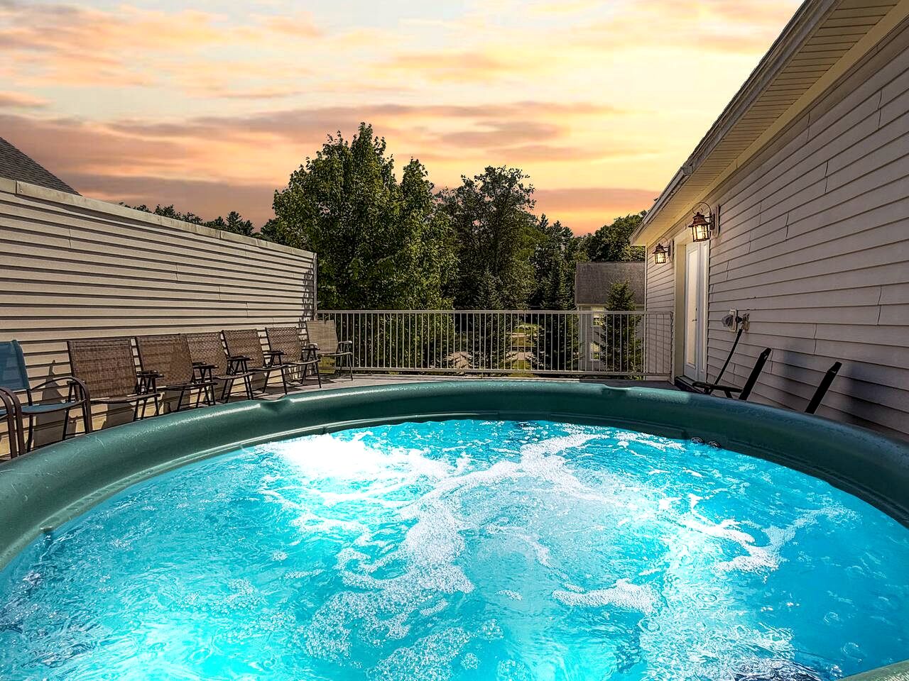 Luxury North Conway Retreat with Hot Tub & Fireplace near Downtown Dining and Scenic Mountain Views in New Hampshire