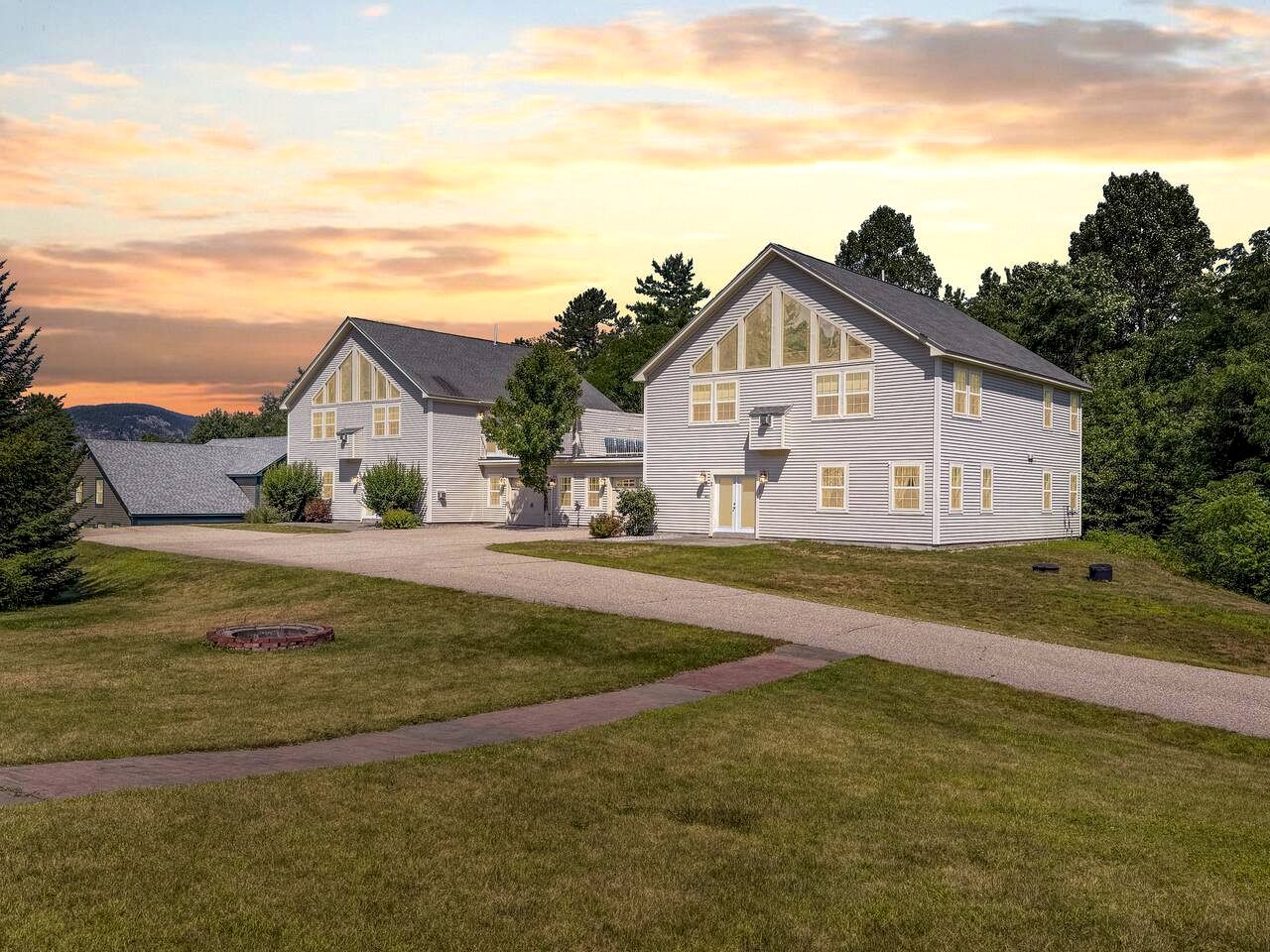 Luxury North Conway Retreat with Hot Tub & Fireplace near Downtown Dining and Scenic Mountain Views in New Hampshire